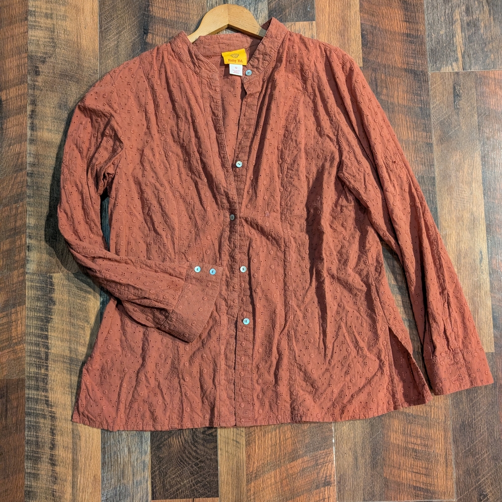 Ruby Rd Salmon Colored Eyelet Pattern Button Down Blouse Women's Size 12
